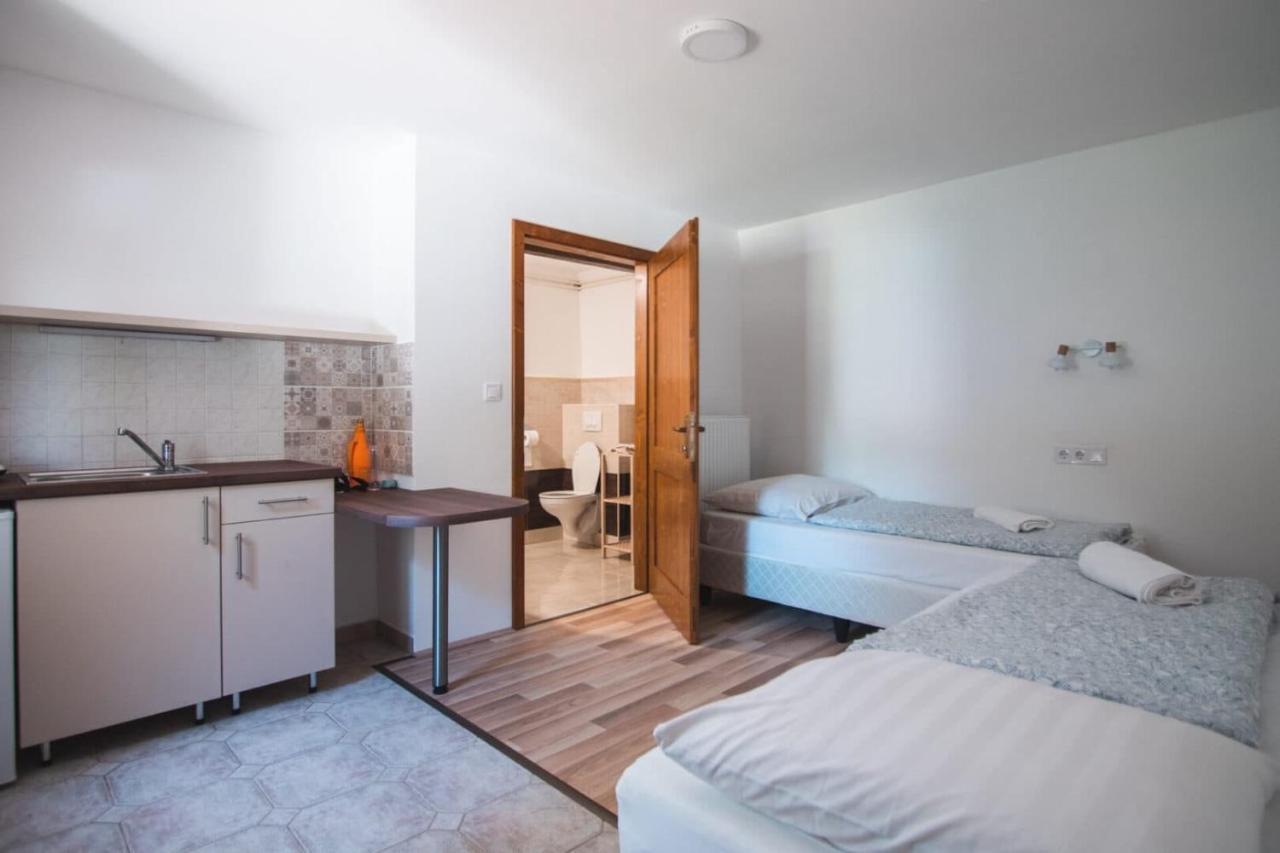 Natura Panzio&Apartmanhaz ออร์ฟู ภายนอก รูปภาพ